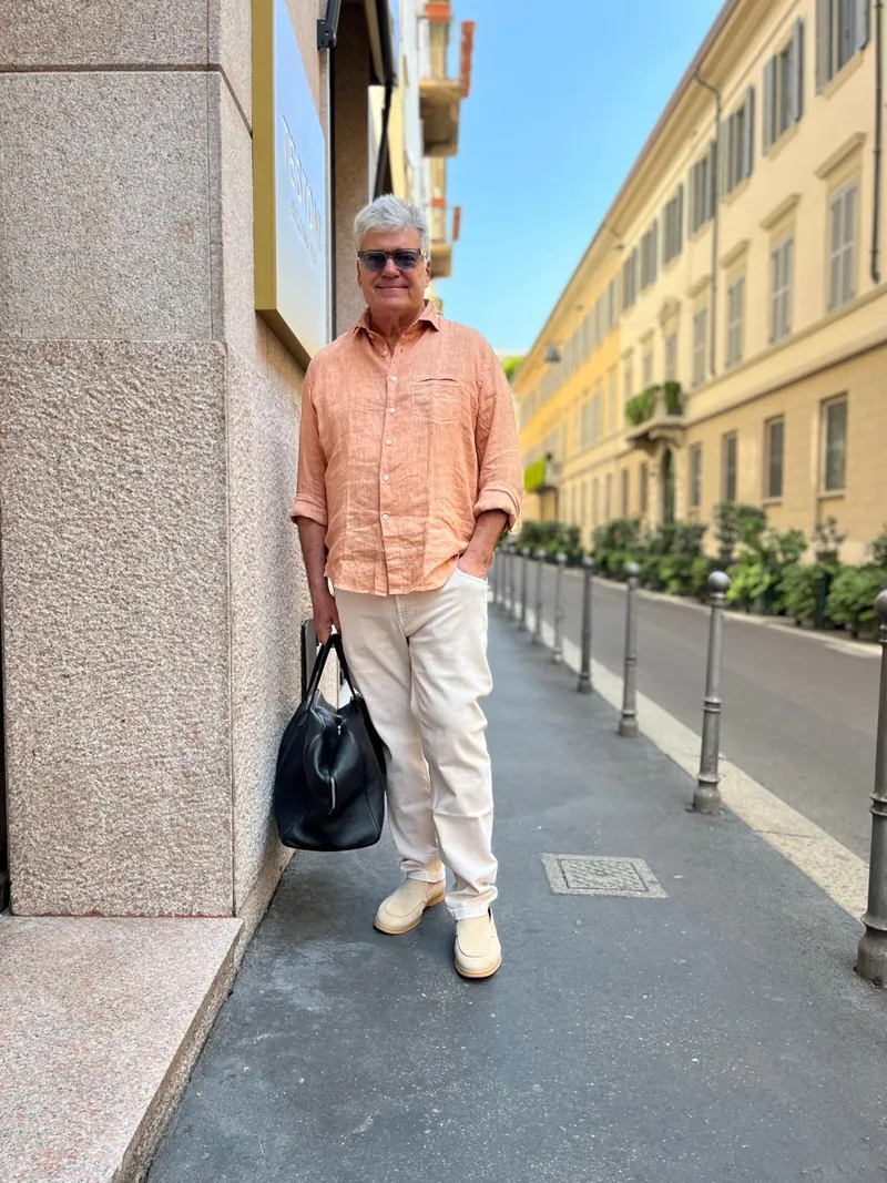 Juan Villalonga Navarro en una calle europea