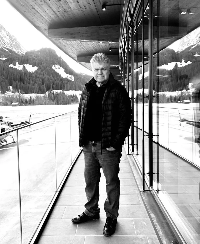 Juan Villalonga Navarro en la montaña, fotografía en blanco y negro
