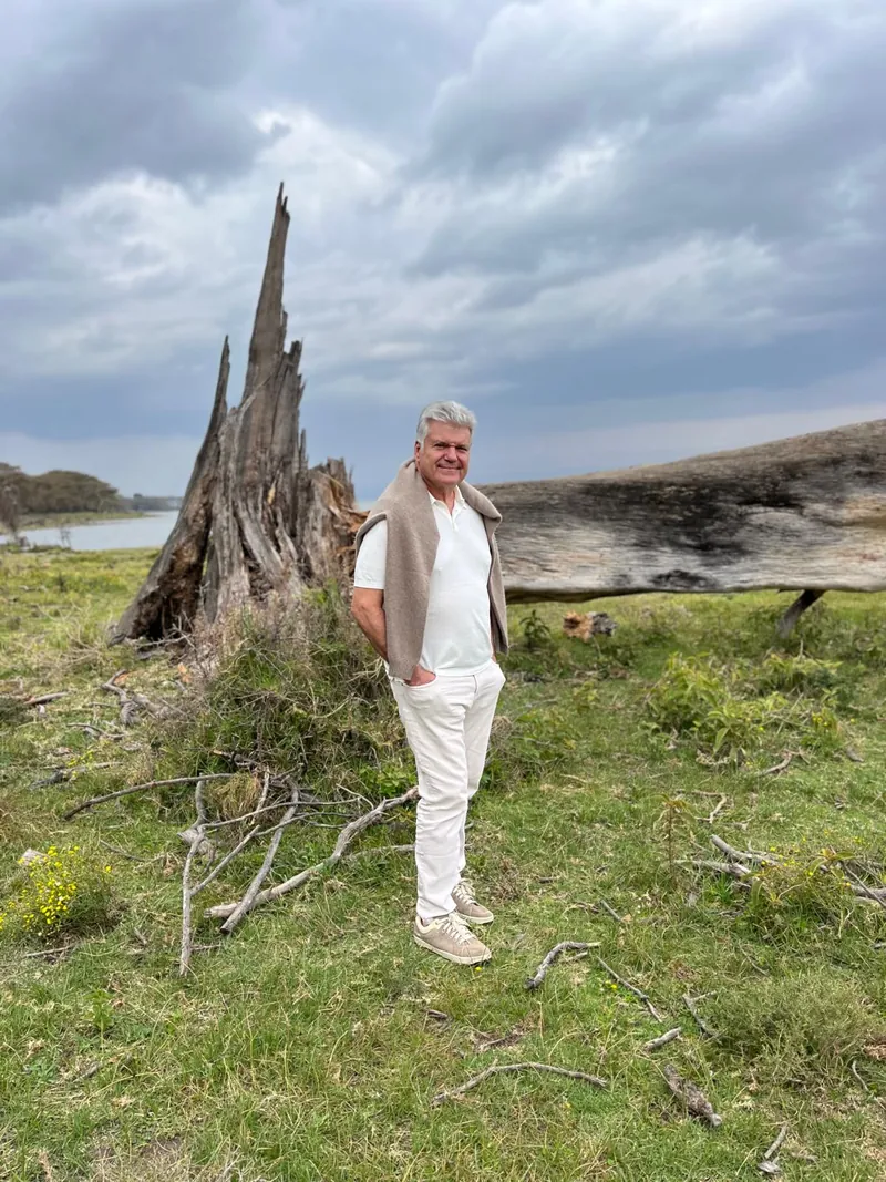 Juan Villalonga Navarro en un paisaje natural
